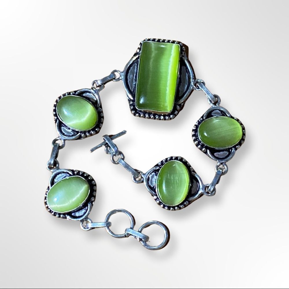 Natural Green Monalisa Gemstone Set in 925 Sterling Silver Bracelet